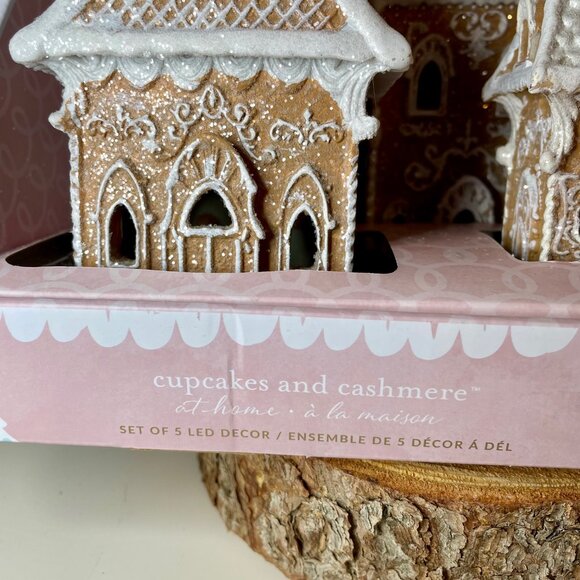NEW Christmas Cupcakes & Cashmere LED Light Up Gingerbread Village Houses - Picture 3 of 4